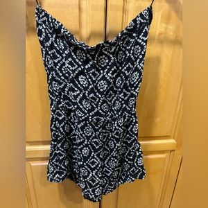 Black and white printed strapless Romper with tie 100 0/0 Rayon great condition